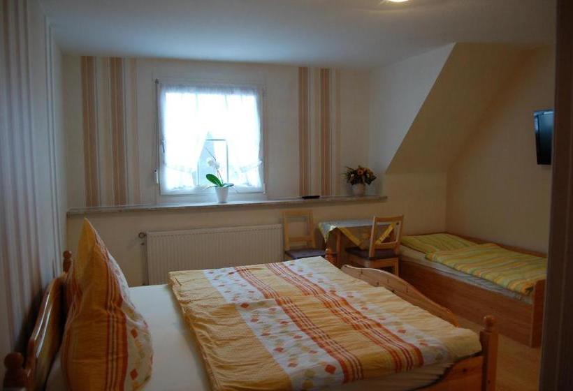 בית מלון כפרי Weingut Klein Götz