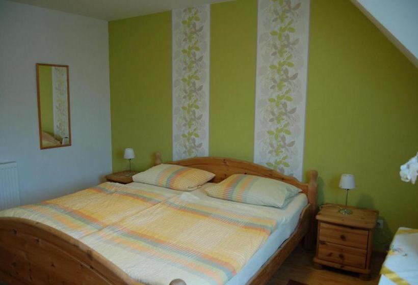 בית מלון כפרי Weingut Klein Götz