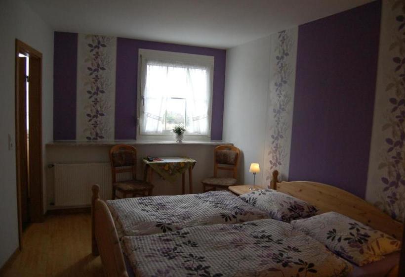 בית מלון כפרי Weingut Klein Götz