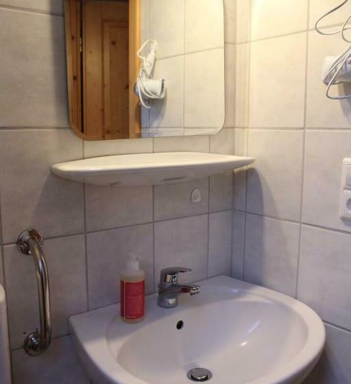 Aamiaismajoitus (B&B) Bauernhof Gästezimmer Waldblick