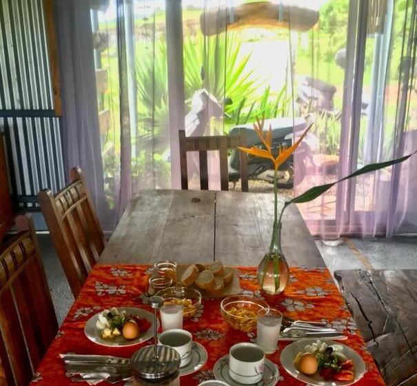 تختخواب و صبحانه L Arche