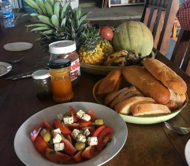 تختخواب و صبحانه L Arche