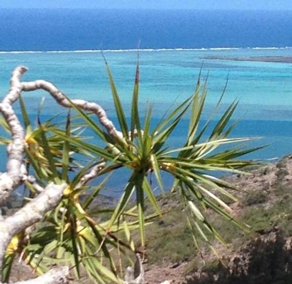 تختخواب و صبحانه L Arche