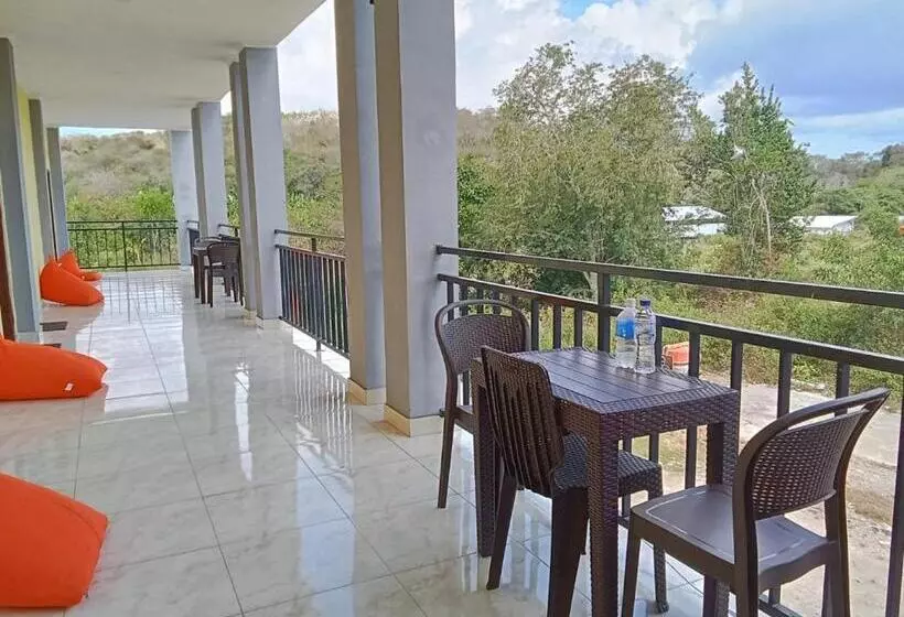 Hotelli Fx72 Labuan Bajo