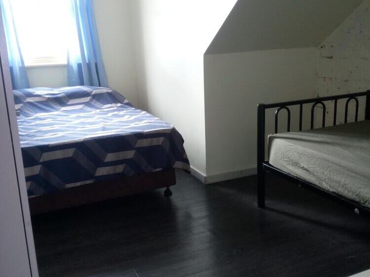 Rozelle Hostel