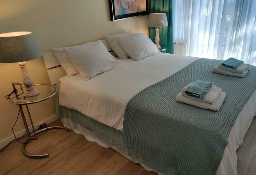 تختخواب و صبحانه Ensuite Middelburg