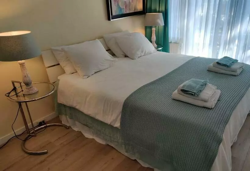 تختخواب و صبحانه Ensuite Middelburg