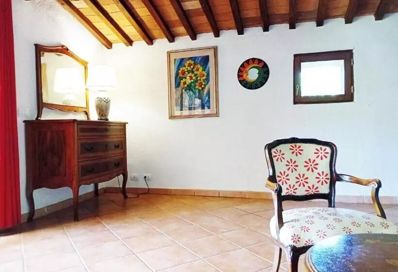 Hotelli Borgo De  Muracci