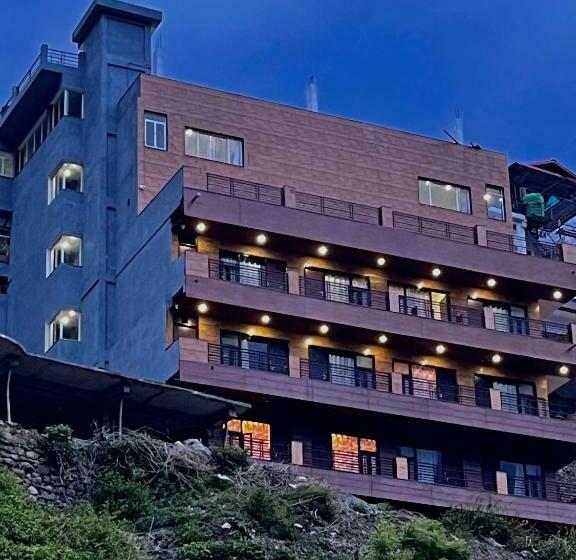 בית מלון כפרי River Grand Resort   A Peaceful Stay Kempty Fall Mussoorie