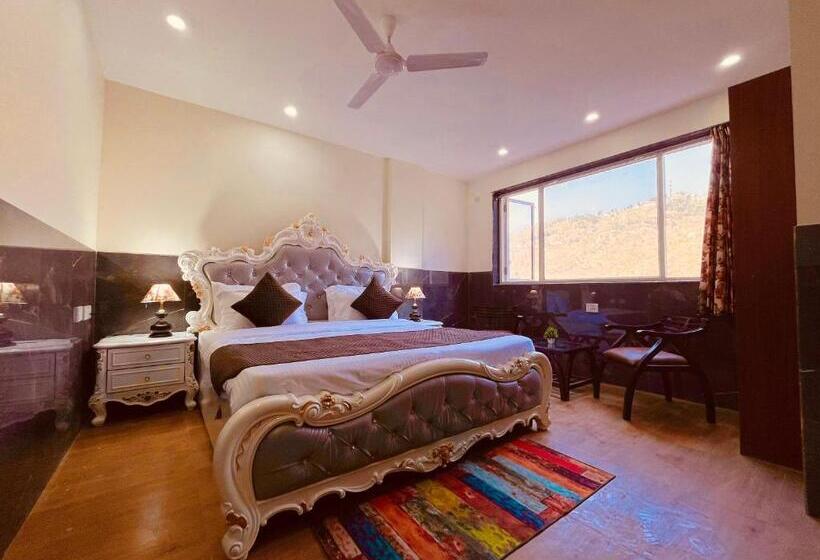 בית מלון כפרי River Grand Resort   A Peaceful Stay Kempty Fall Mussoorie