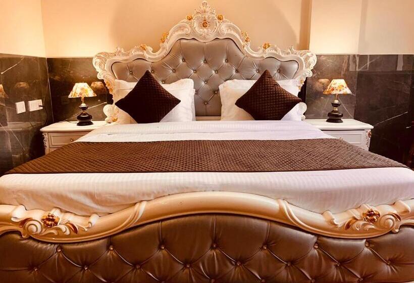 בית מלון כפרי River Grand Resort   A Peaceful Stay Kempty Fall Mussoorie