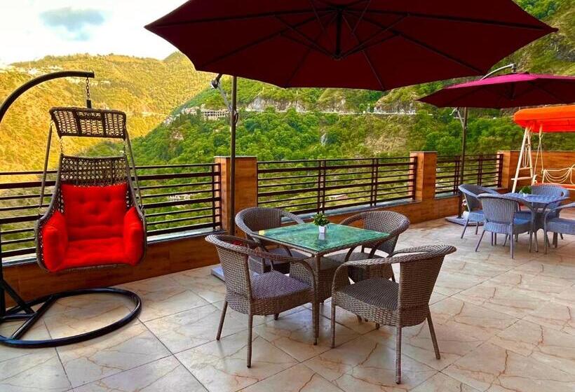 בית מלון כפרי River Grand Resort   A Peaceful Stay Kempty Fall Mussoorie