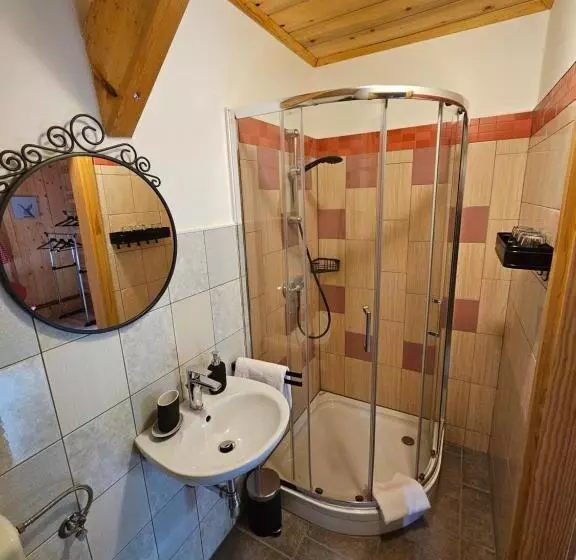 هاستل Koča Na Taležu