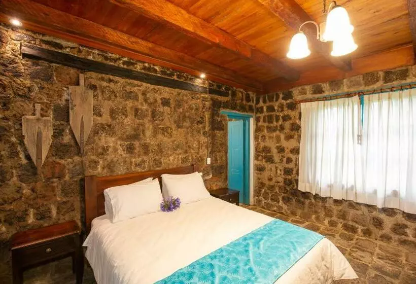 ホテル Niebli Historical Farm And Lodge At Pululahua Volcano