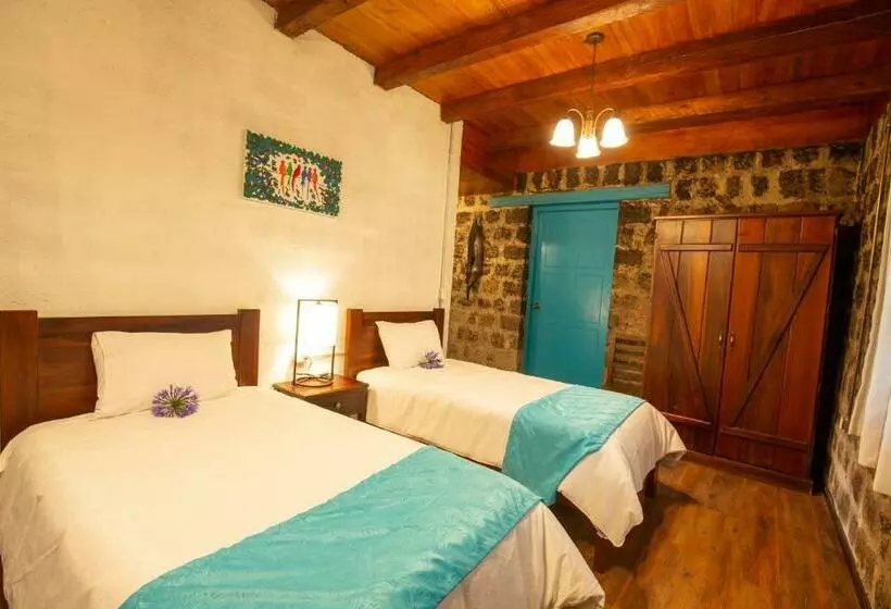 ホテル Niebli Historical Farm And Lodge At Pululahua Volcano