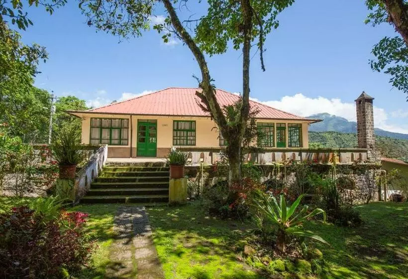 ホテル Niebli Historical Farm And Lodge At Pululahua Volcano