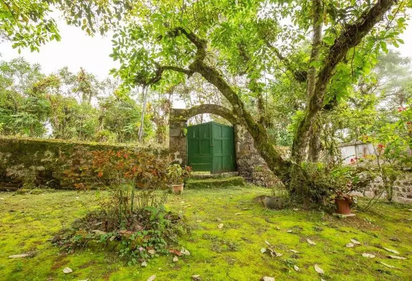 ホテル Niebli Historical Farm And Lodge At Pululahua Volcano