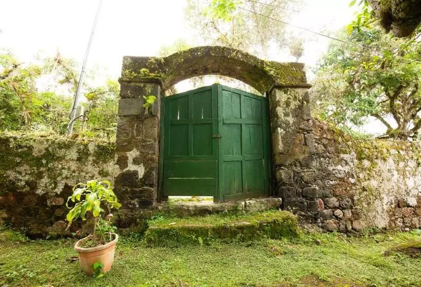 ホテル Niebli Historical Farm And Lodge At Pululahua Volcano