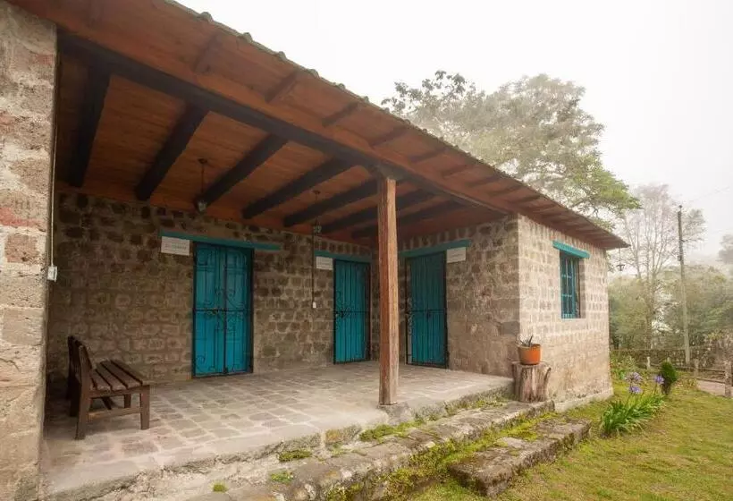 ホテル Niebli Historical Farm And Lodge At Pululahua Volcano