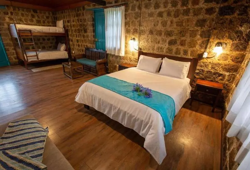 ホテル Niebli Historical Farm And Lodge At Pululahua Volcano