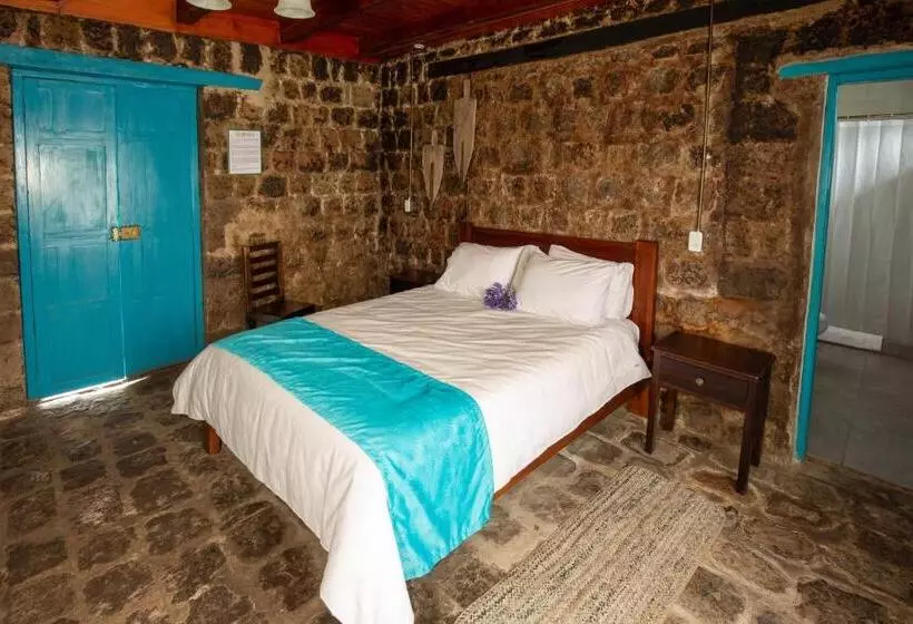 ホテル Niebli Historical Farm And Lodge At Pululahua Volcano