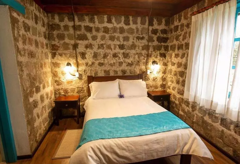 ホテル Niebli Historical Farm And Lodge At Pululahua Volcano