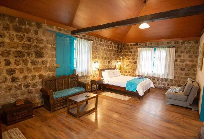 ホテル Niebli Historical Farm And Lodge At Pululahua Volcano