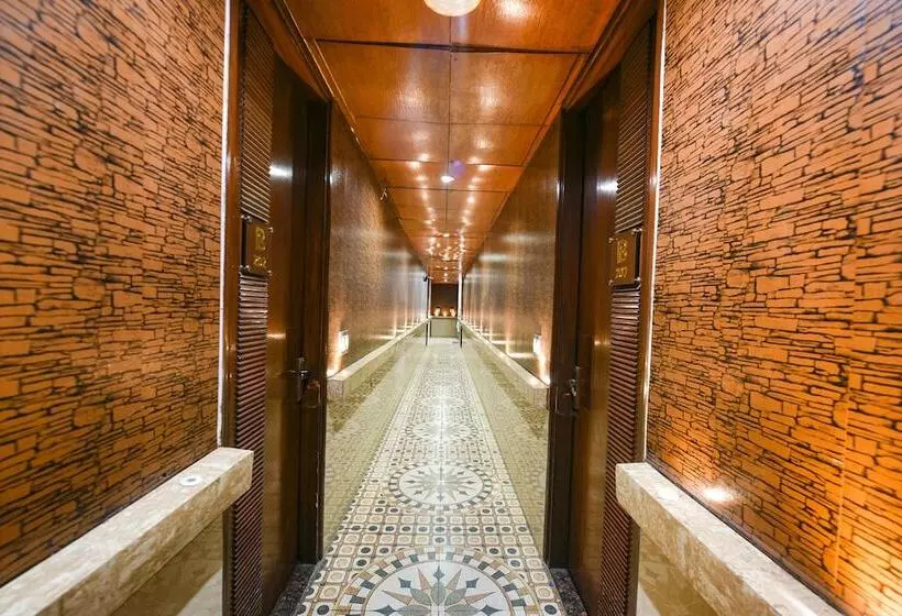 تختخواب و صبحانه Fabhotel The Grand Palace