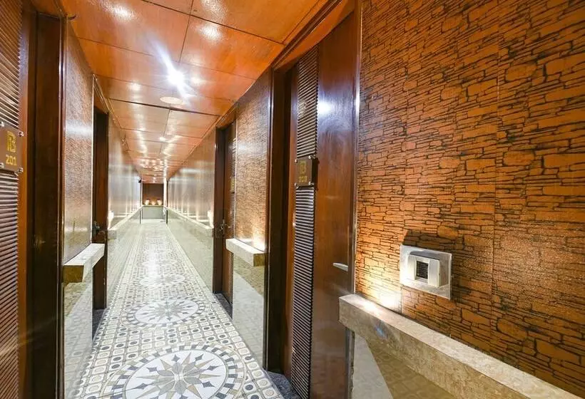 تختخواب و صبحانه Fabhotel The Grand Palace