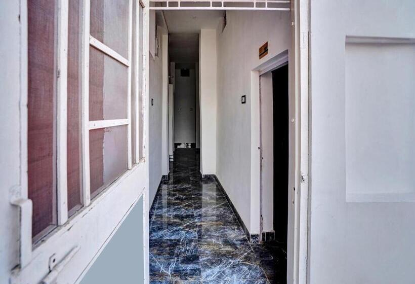 Hotelli Pop 81282 White Town