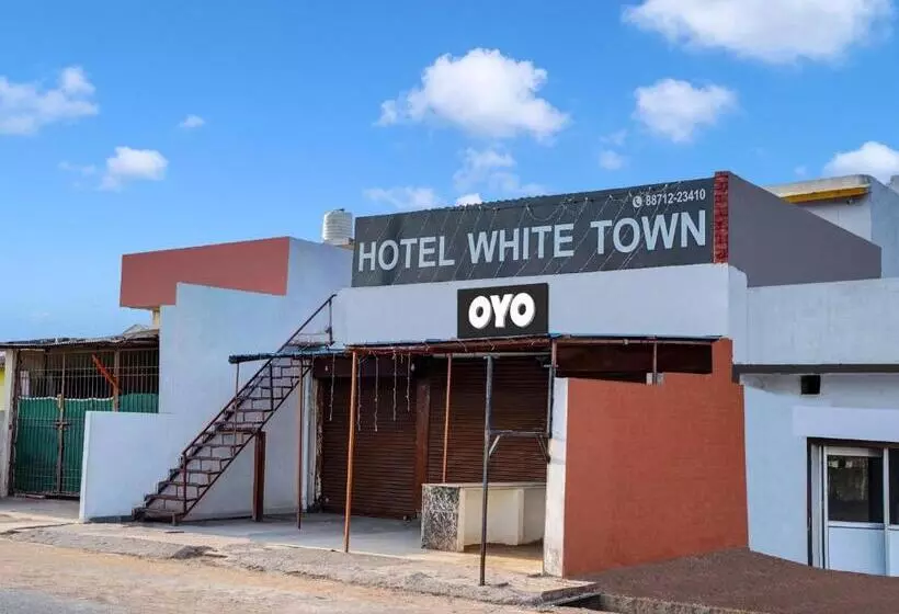 ホテル Pop 81282  White Town