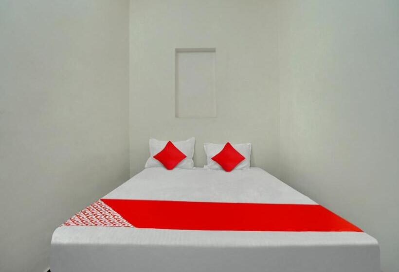 Hotelli Pop 81282 White Town