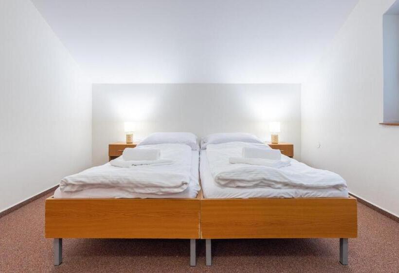 膳宿费 Penzion Jas