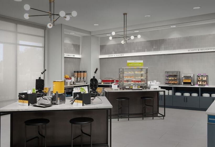 فندق Home2 Suites By Hilton Orlando Southeast Nona