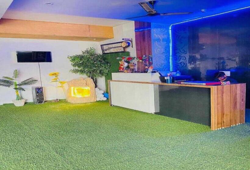 בית מלון כפרי Oyo 89244 Saras Regidence