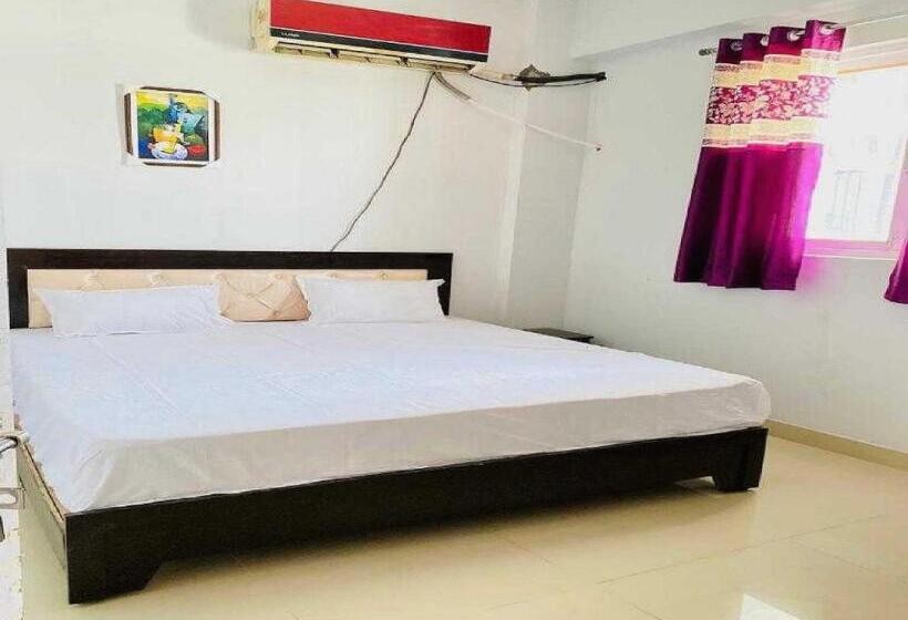 בית מלון כפרי Oyo 89244 Saras Regidence