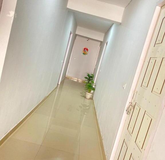 בית מלון כפרי Oyo 89244 Saras Regidence