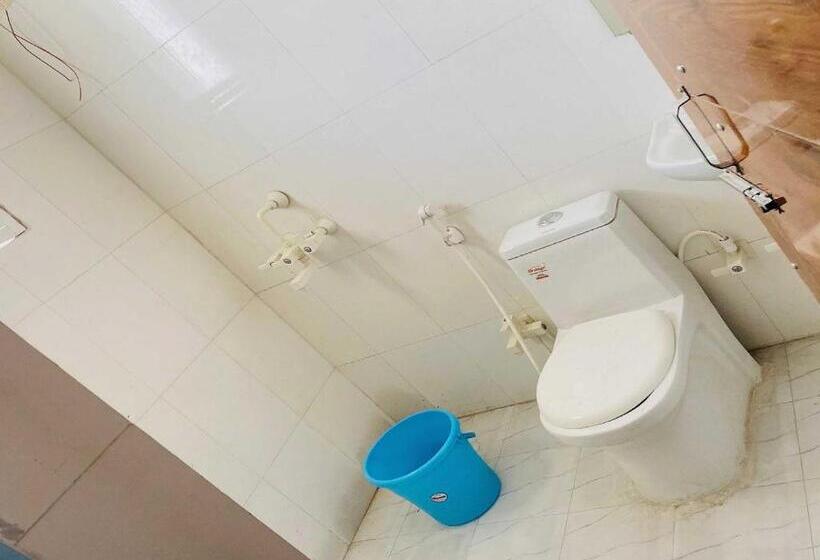 בית מלון כפרי Oyo 89244 Saras Regidence