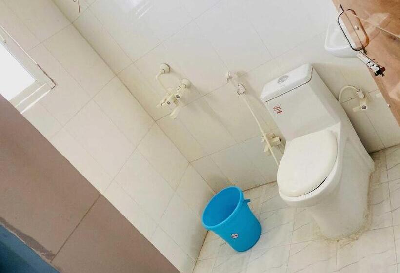 בית מלון כפרי Oyo 89244 Saras Regidence