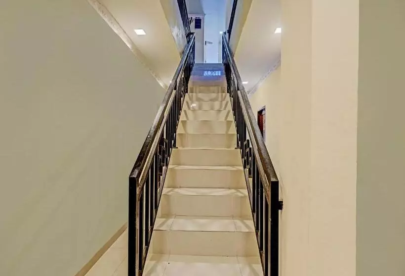 Hotelli Oyo 92528 Nagoya House Syariah