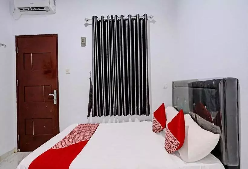 Hotelli Oyo 92528 Nagoya House Syariah