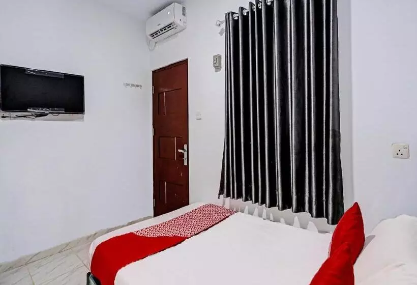 Hotelli Oyo 92528 Nagoya House Syariah