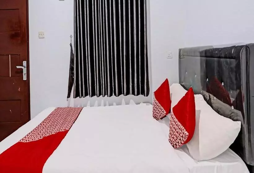 Hotelli Oyo 92528 Nagoya House Syariah