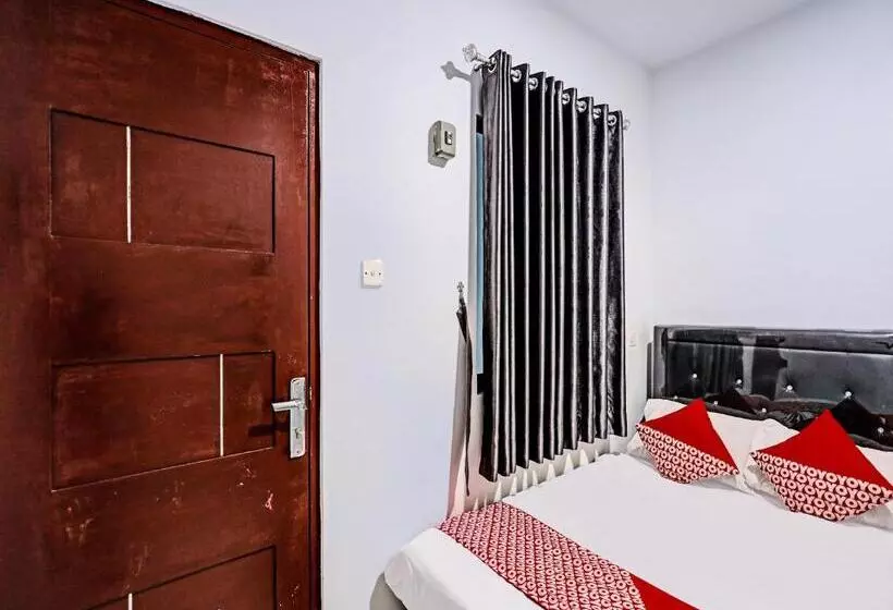 Hotelli Oyo 92528 Nagoya House Syariah