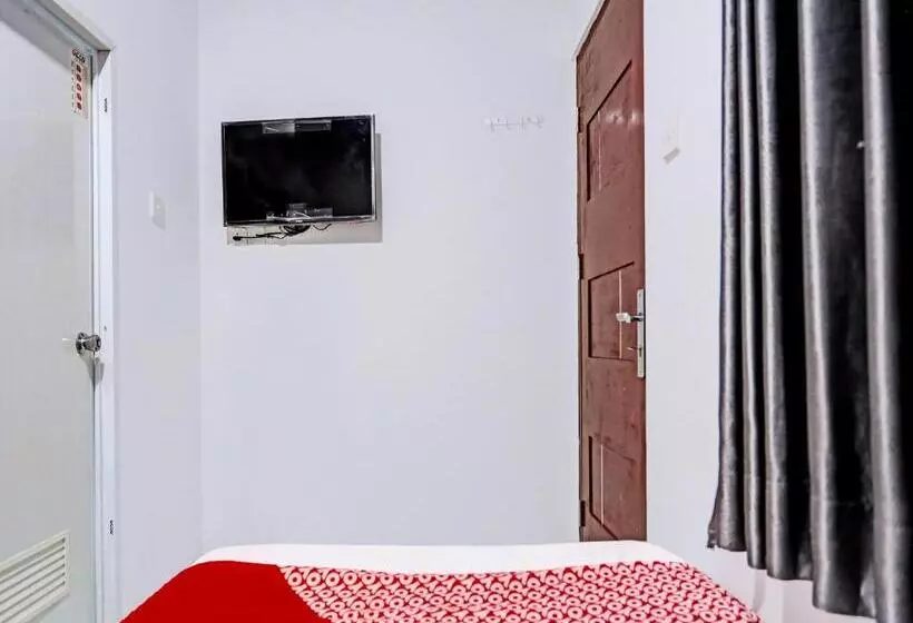 Hotelli Oyo 92528 Nagoya House Syariah