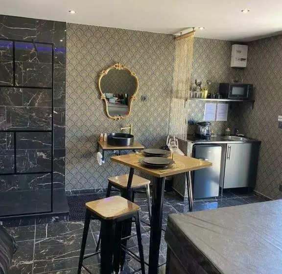 ホテル Désirs D Une Nuit   Loveroom Jacuzzi