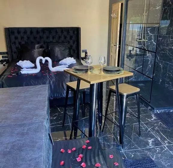 ホテル Désirs D Une Nuit   Loveroom Jacuzzi