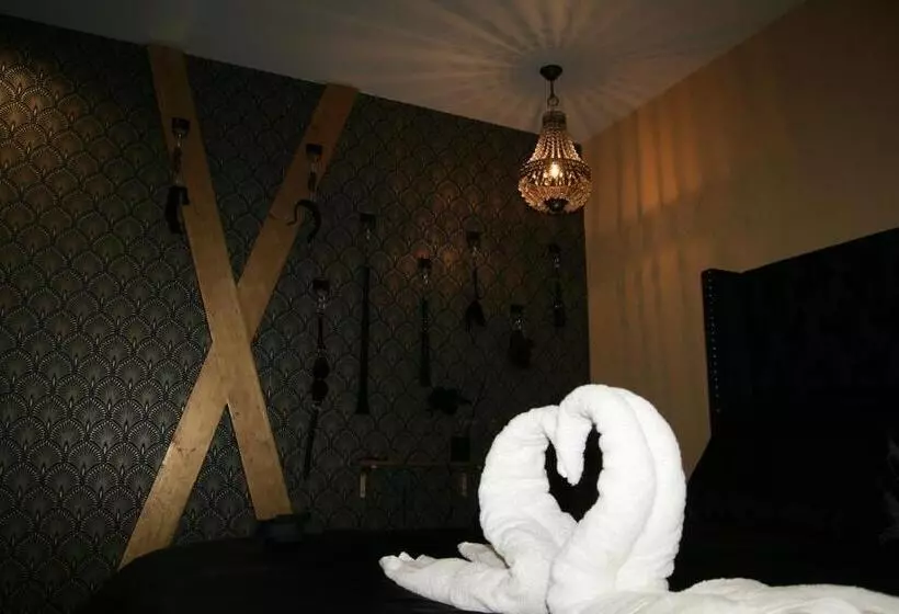 ホテル Désirs D Une Nuit   Loveroom Jacuzzi