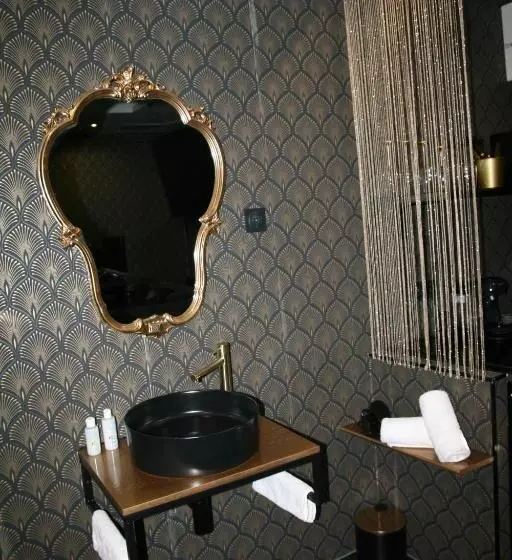 ホテル Désirs D Une Nuit   Loveroom Jacuzzi