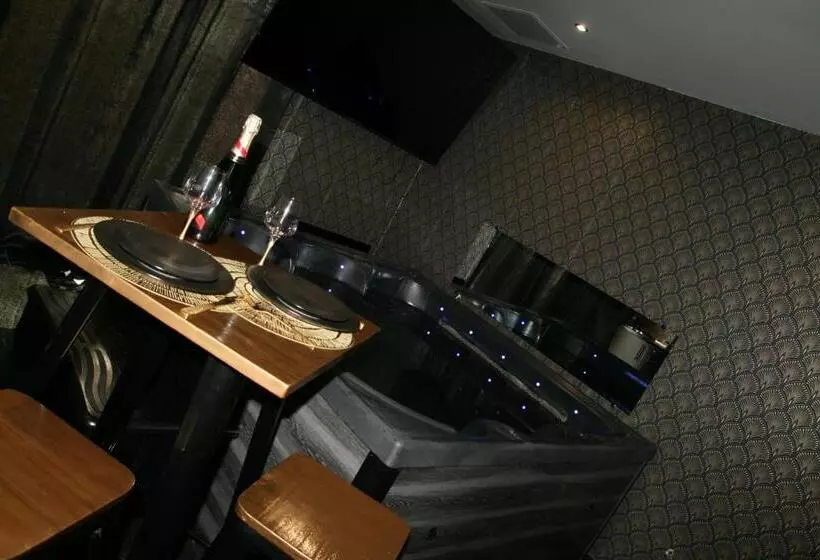 ホテル Désirs D Une Nuit   Loveroom Jacuzzi